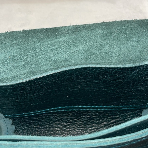 Portland Leather Lagoon Crossbody Bag - Picture 12 of 15